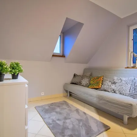 Holiday home Nad Jeziorem W Leleszkach