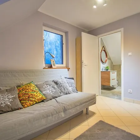 Nad Jeziorem W Leleszkach Holiday home *