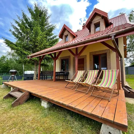 Nad Jeziorem W Leleszkach Holiday home *