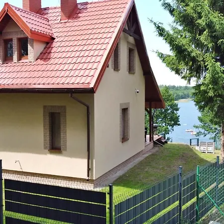 Nad Jeziorem W Leleszkach Holiday home Leleszki