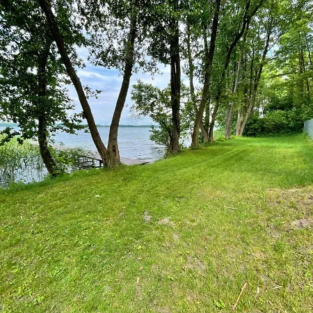 Nad Jeziorem W Leleszkach Holiday home
