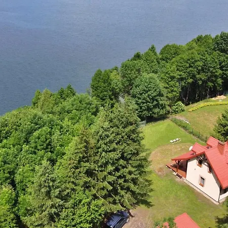 Nad Jeziorem W Leleszkach Holiday home *