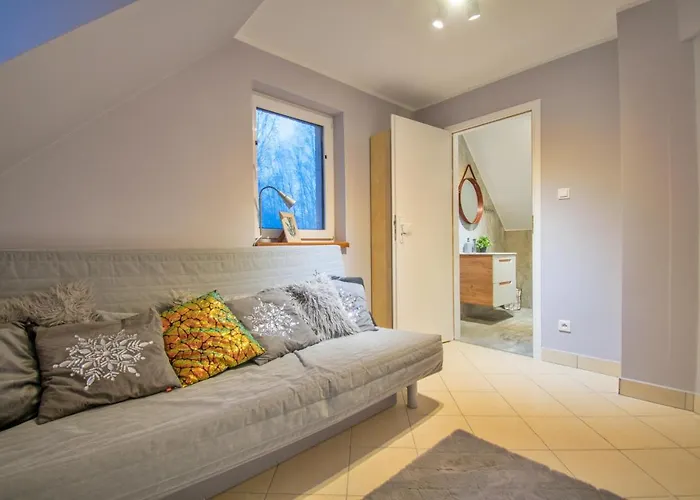 Nad Jeziorem W Leleszkach Holiday home *