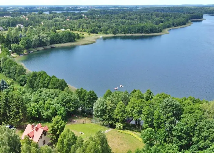 Nad Jeziorem W Leleszkach Holiday home