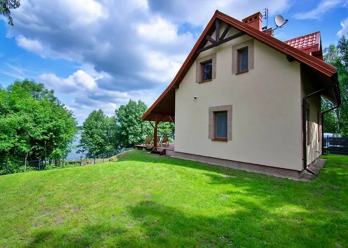 Nad Jeziorem W Leleszkach Holiday home Leleszki