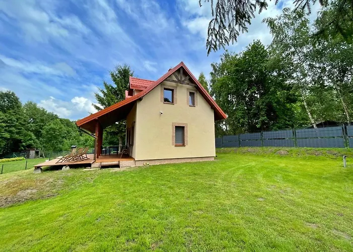 Nad Jeziorem W Leleszkach