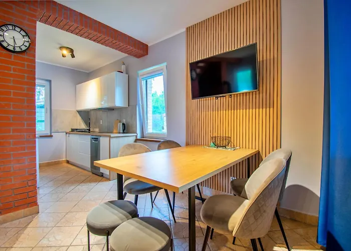 Holiday home Nad Jeziorem W Leleszkach Leleszki