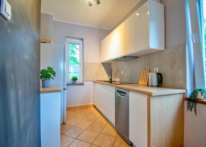 Nad Jeziorem W Leleszkach *